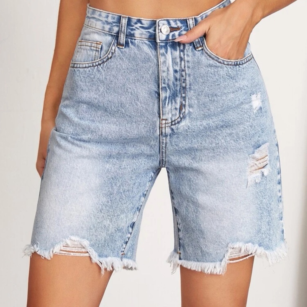 3/23$High waist Raw hem denim shorts